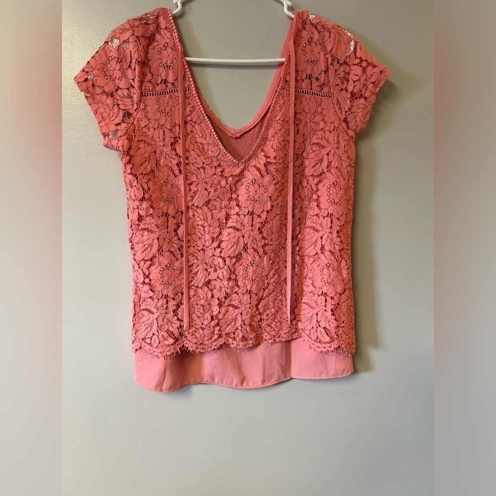 White House Black Market short sleeve blouse with lace front